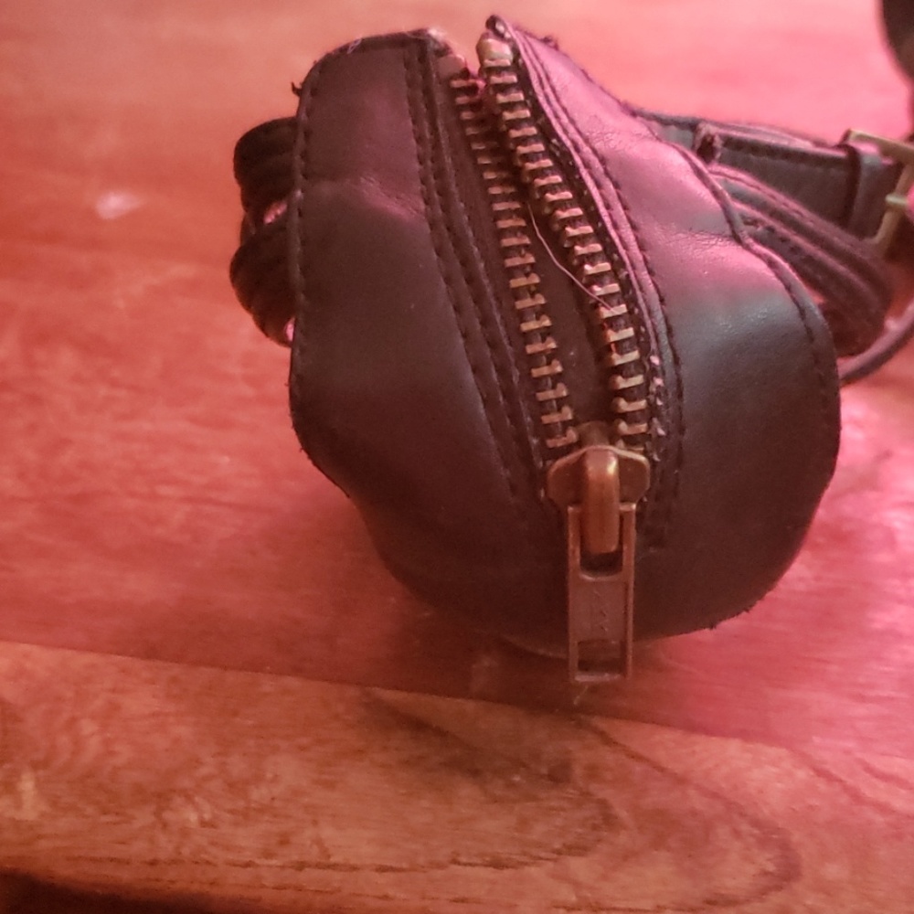 Sandals - Picture 3 of 4